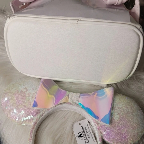 Loungefly Minnie Mouse white Iridescent mini backpack with ears - Picture 4 of 7